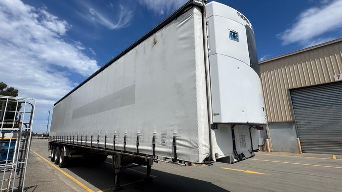 2015 Krueger 24P Straight Insulated Curtain Sider