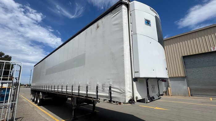 2015 Krueger 24P Straight Insulated Curtain Sider