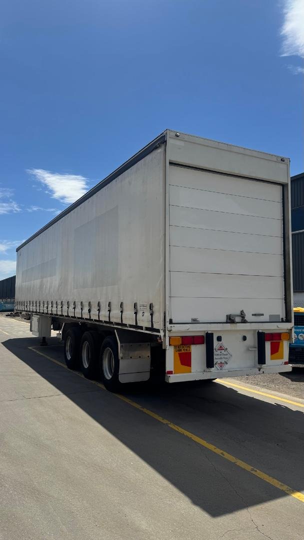 2015 Krueger 24P Straight Insulated Curtain Sider White