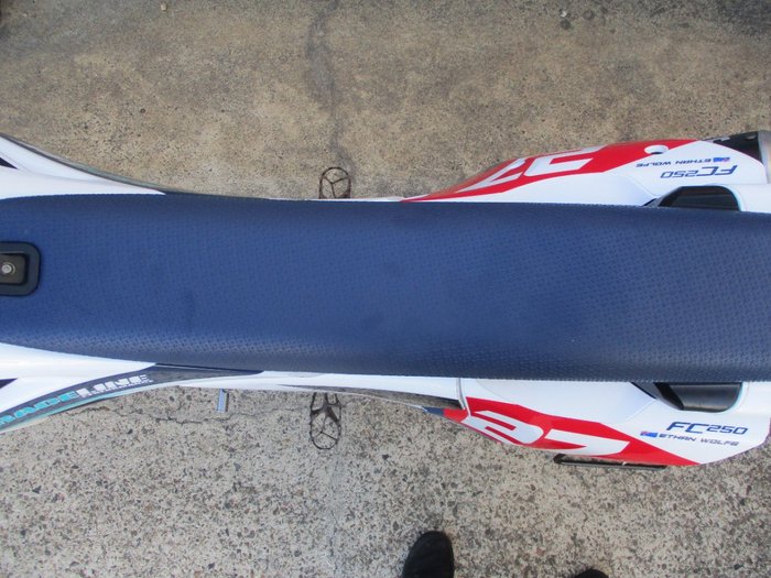 2025 HUSQVARNA FC250 WHITE