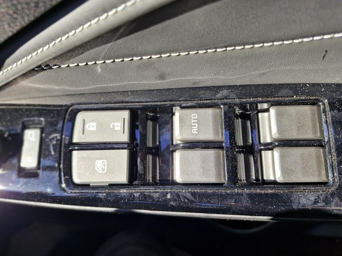 2025 Isuzu MU-X LS-T