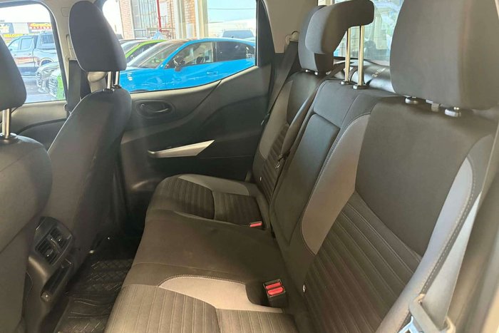 2022 Nissan Navara SL