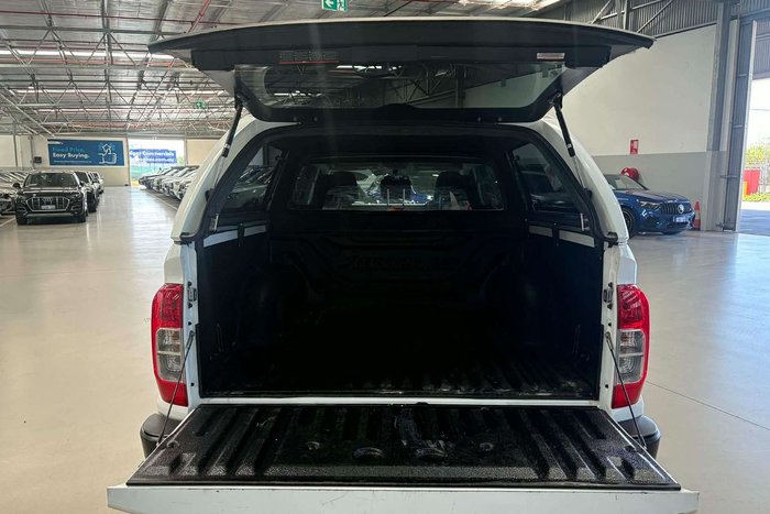 2022 Nissan Navara SL