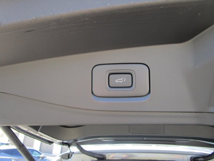 2025 Isuzu MU-X X-TERRAIN