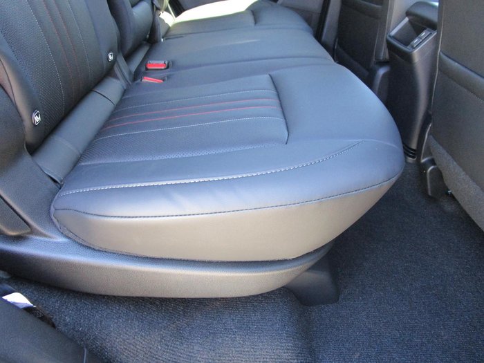 2025 Isuzu MU-X X-TERRAIN