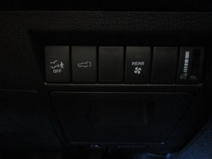 2025 Isuzu MU-X X-TERRAIN