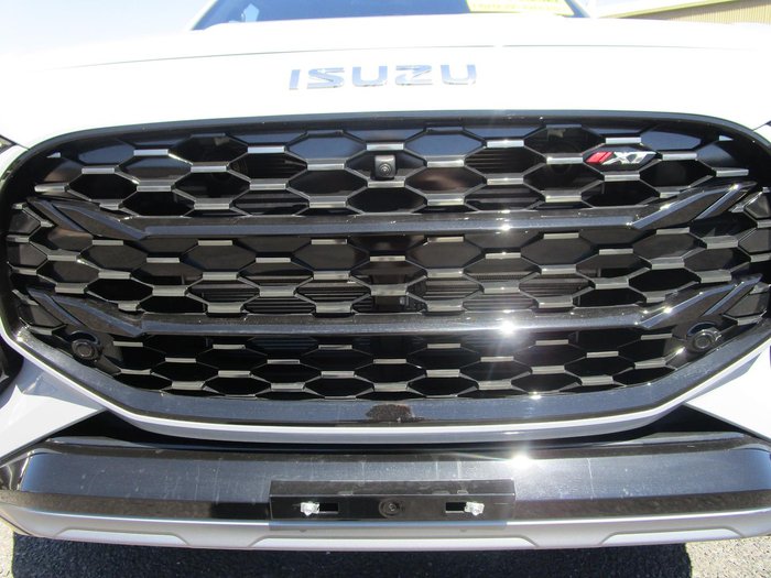 2025 Isuzu MU-X X-TERRAIN