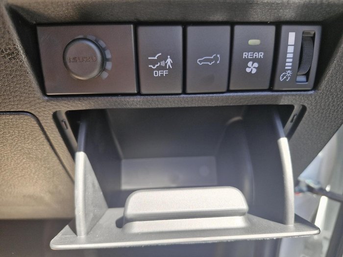 2025 Isuzu MU-X LS-T