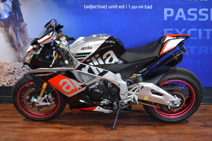 2016 APRILIA RSV4 FACTORY Red