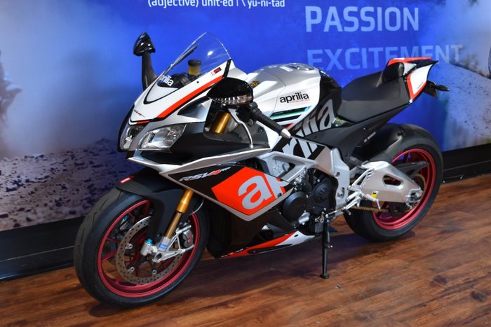 2016 APRILIA RSV4 FACTORY Red