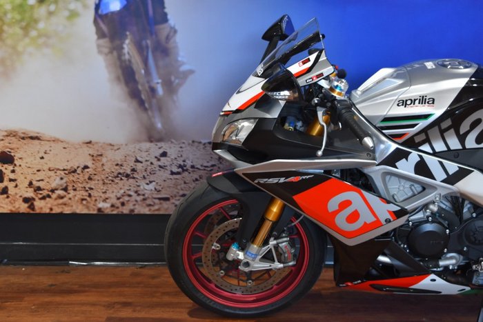 2016 APRILIA RSV4 FACTORY Red