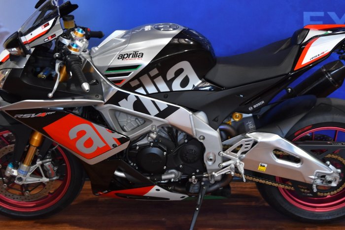 2016 APRILIA RSV4 FACTORY Red