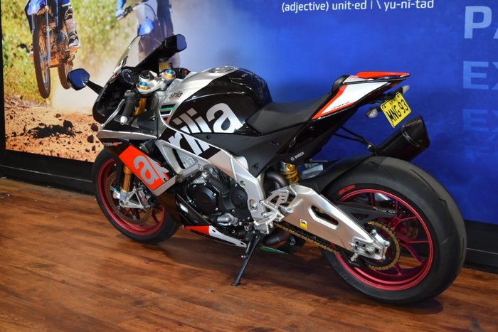 2016 APRILIA RSV4 FACTORY Red