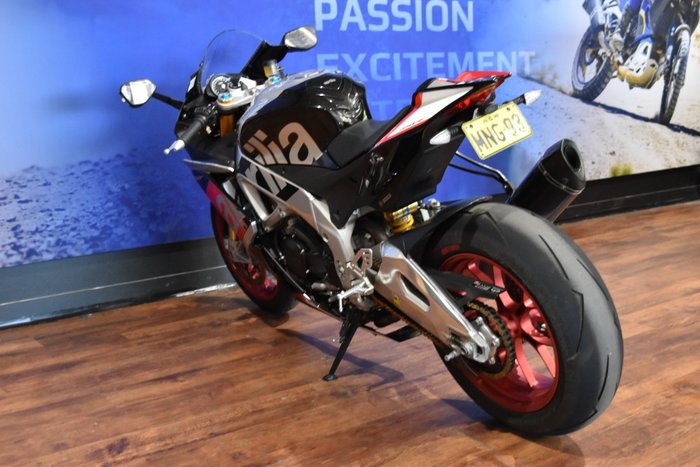2016 APRILIA RSV4 FACTORY Red