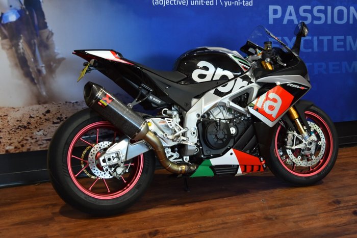 2016 APRILIA RSV4 FACTORY Red