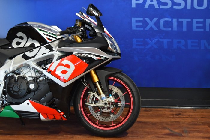 2016 APRILIA RSV4 FACTORY Red