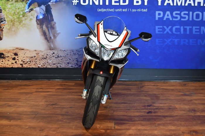 2016 APRILIA RSV4 FACTORY Red