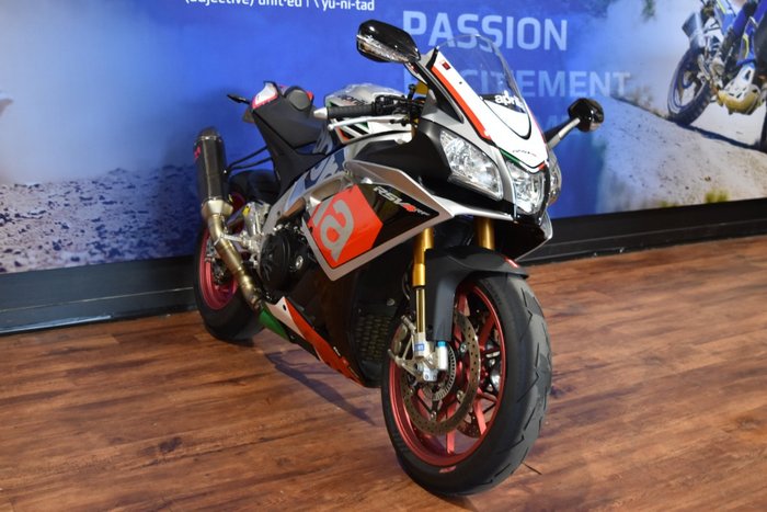 2016 APRILIA RSV4 FACTORY Red