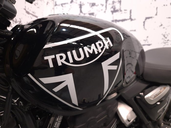 2025 Triumph Speed 400 Speed Four Black