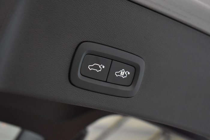 2025 Volvo XC40 Plus B4 Special Edition