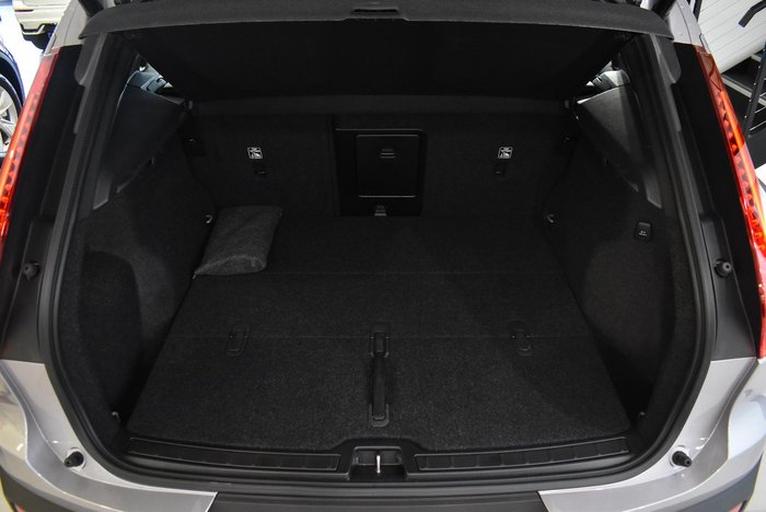 2025 Volvo XC40 Plus B4 Special Edition