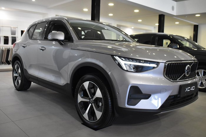 2025 Volvo XC40