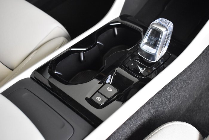 2025 Volvo XC40 Ultra B4 Dark