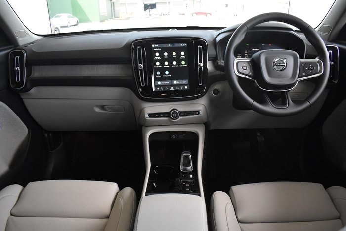 2025 Volvo XC40 Ultra B4 Dark