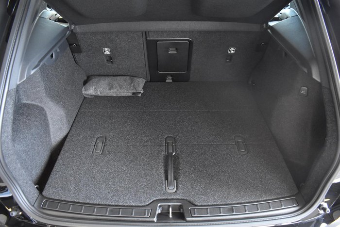 2025 Volvo XC40 Ultra B4 Dark