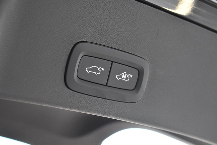 2025 Volvo XC40 Ultra B4 Dark