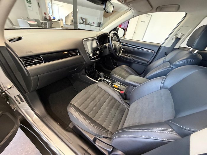 2020 Mitsubishi Outlander LS