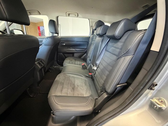 2020 Mitsubishi Outlander LS