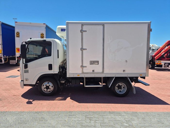 2011 Isuzu Nnr200 Car License 2 Pallet Fridge