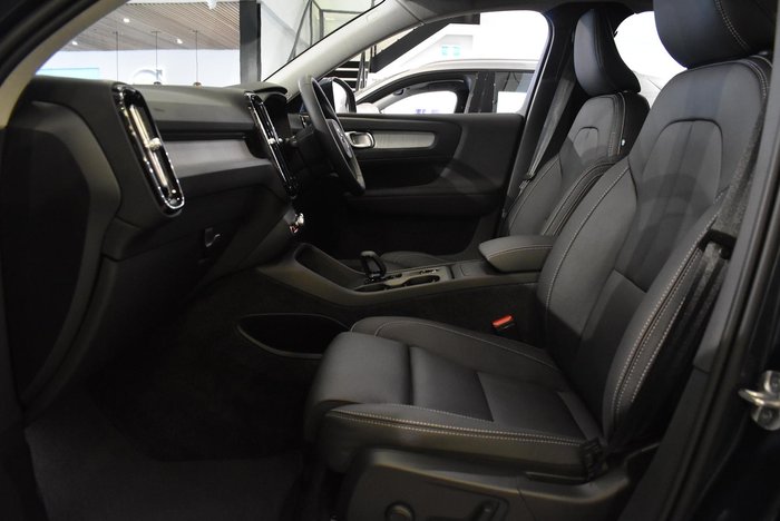 2025 Volvo XC40 Plus B4