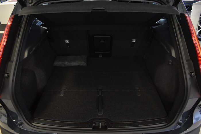 2025 Volvo XC40 Plus B4