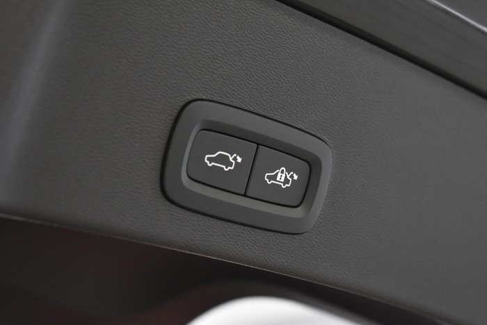 2025 Volvo XC40 Plus B4