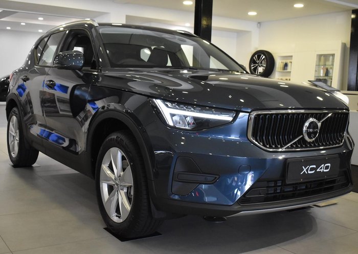 2025 Volvo XC40 Plus B4