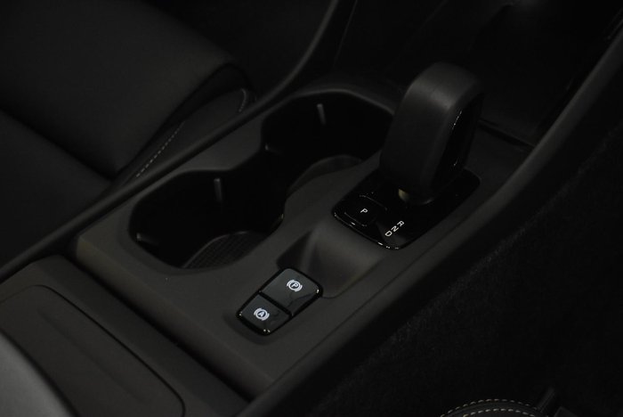 2025 Volvo XC40 Plus B4