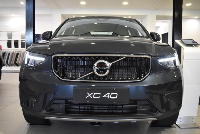 2025 Volvo XC40 Plus B4