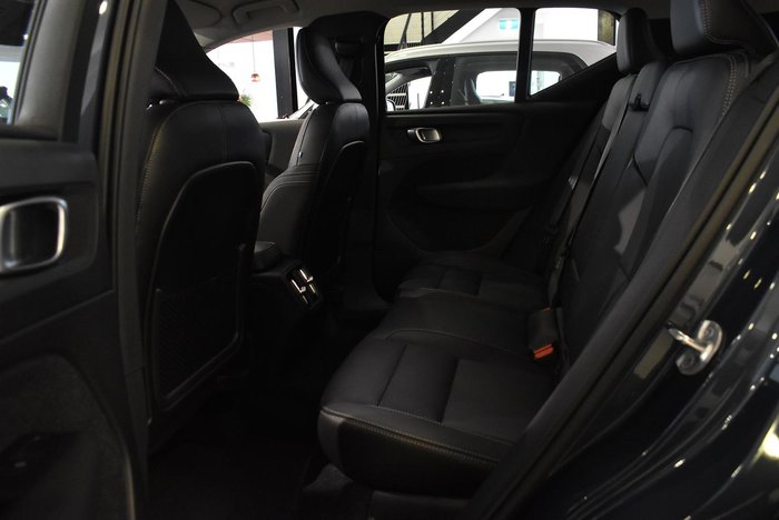 2025 Volvo XC40 Plus B4