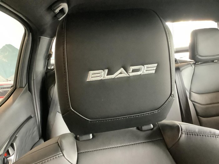 2025 Isuzu D-MAX BLADE