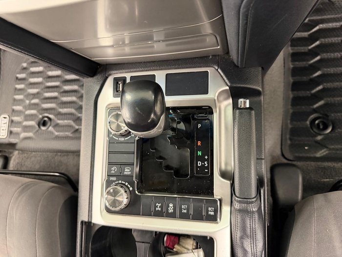 2020 Toyota Landcruiser GXL VDJ200R 4X4 Dual Range Crystal Pearl