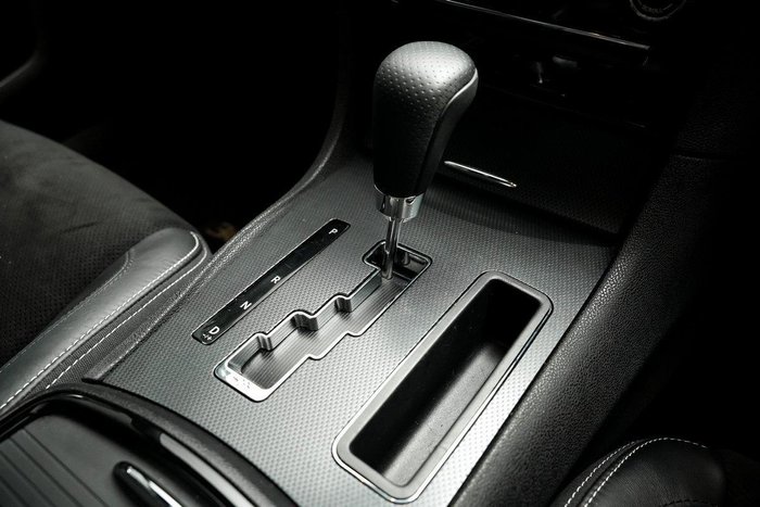 2015 Chrysler 300 SRT-8 Core Satin Vapour