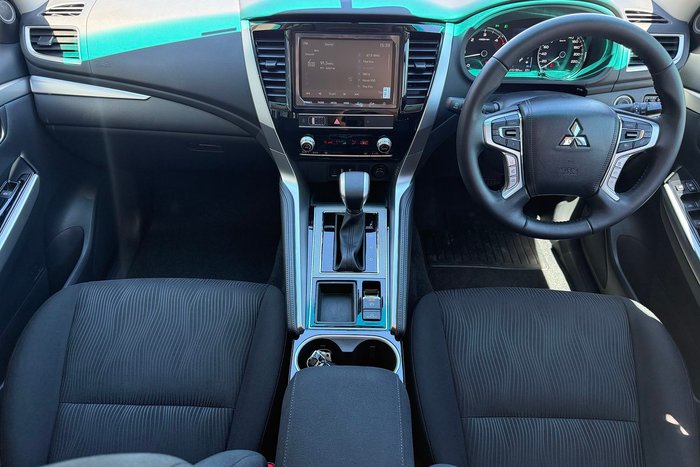 2023 Mitsubishi Pajero Sport GLX