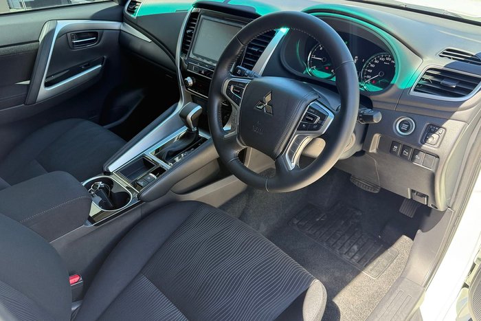 2023 Mitsubishi Pajero Sport GLX