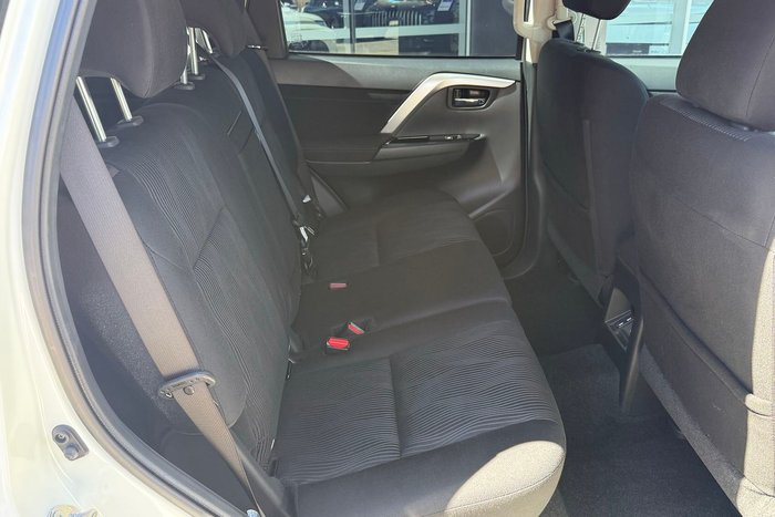 2023 Mitsubishi Pajero Sport GLX