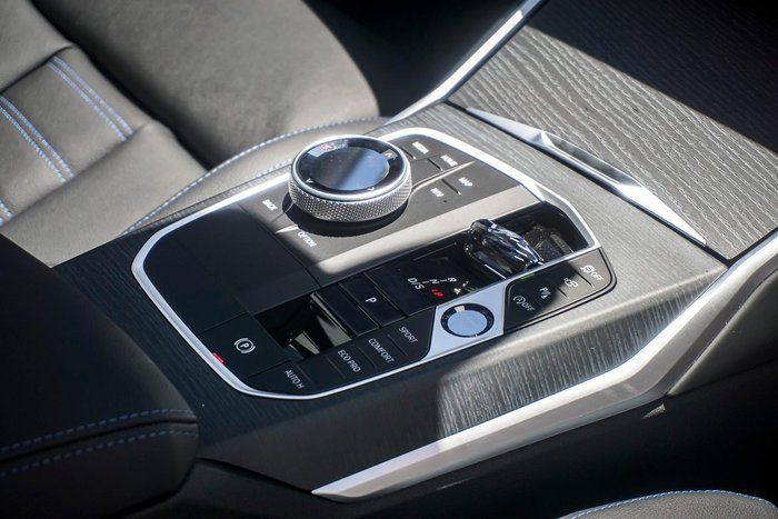 2025 BMW 3 Series 330i M Sport