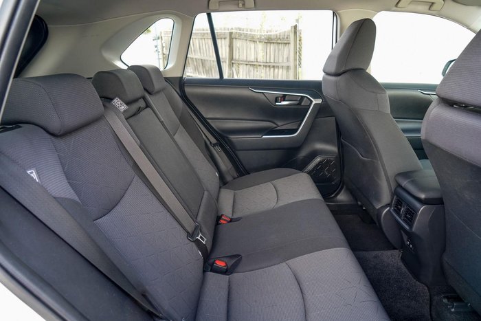 2019 Toyota RAV4 GXL MXAA52R Glacier White