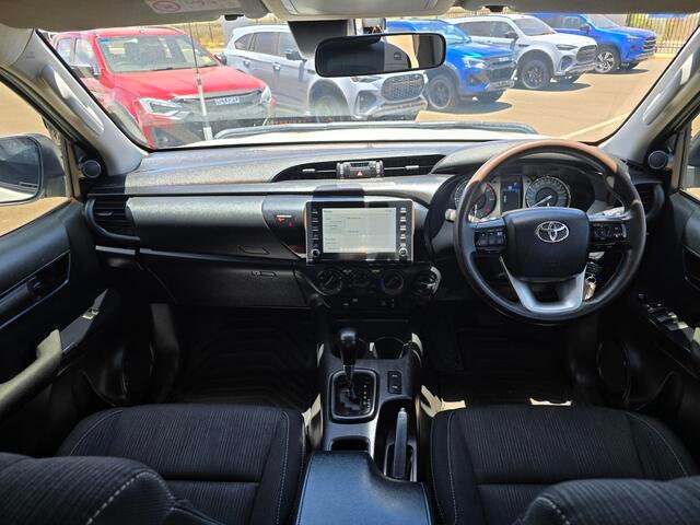 2022 Toyota Hilux 4x4 2.8L DSL D/C/C 6AT SR Glacier White