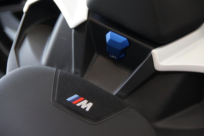 2025 BMW M 1000 R M 1000 White